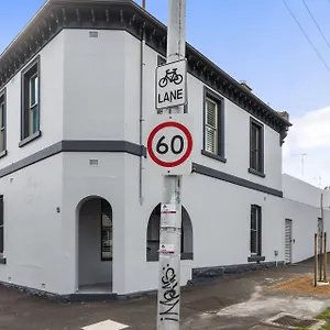 Melbourne hotels &amp; apartments, all accommodations in Melbourne