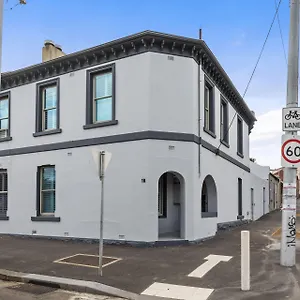 Melbourne hotels &amp; apartments, all accommodations in Melbourne