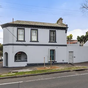 Melbourne hotels &amp; apartments, all accommodations in Melbourne
